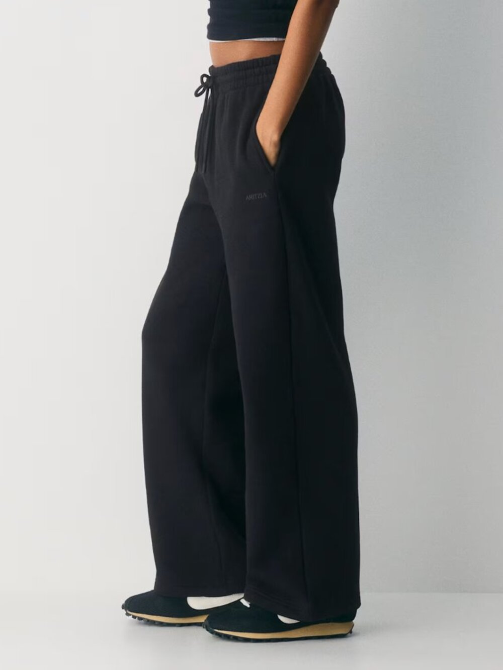 Aritzia TNA Black Cozy Sweatfleece Boyfriend Wide Sweatpants